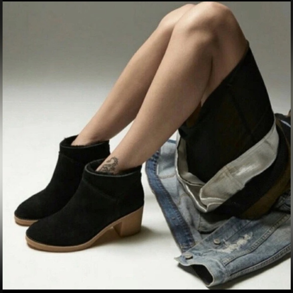 UGG Kasen Black‎ Suede Ankle Boots 🖤